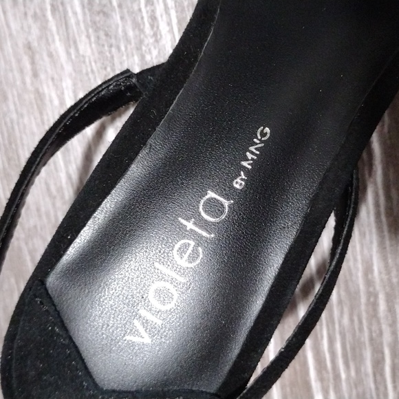 Violeta black suede kitten heels. Size 6.5 NWOT - Picture 3 of 10